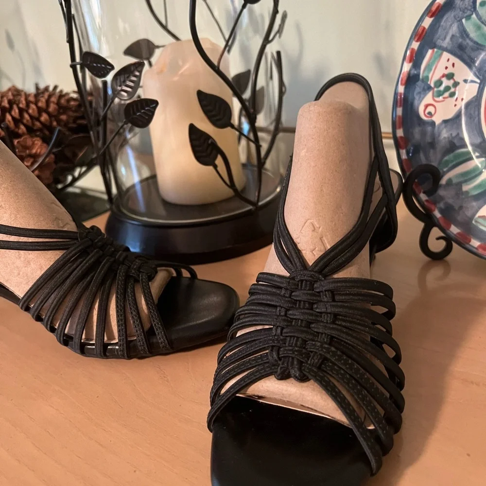 MPO.  Black Slingback Princess Heels no buckles! 9M. New w/o tags. Versatile - Picture 5 of 12